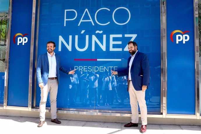El presidente del PP, Pablo Casado, junto a Paco Núñez en Toledo