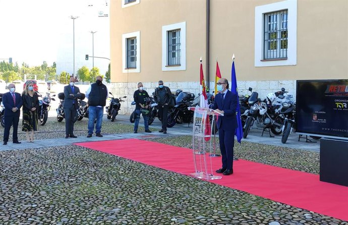 El consejero de Cultura y Turismo de Castilla y León, Javier Ortega, durante la presentación de la ruta motorista 'Retour'.