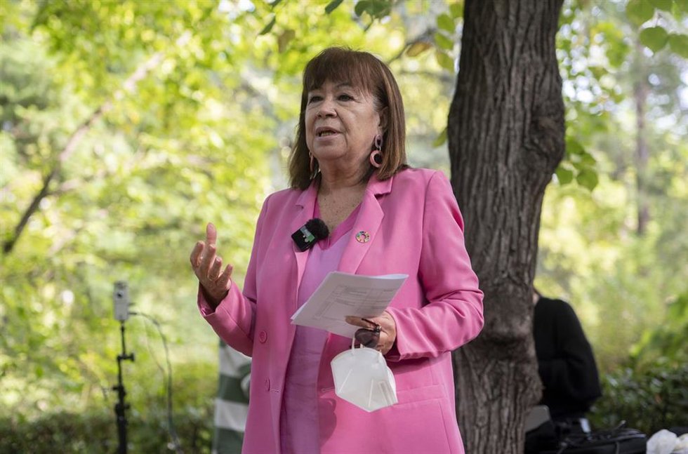 La presidenta del PSOE y vicepresidenta del Senado, Cristina Narbona, interviene durante la clausura de la jornada 'Consumo Consciente' en el Real Jardín Botánico, a 30 de septiembre de 2021, en Madrid, (España)