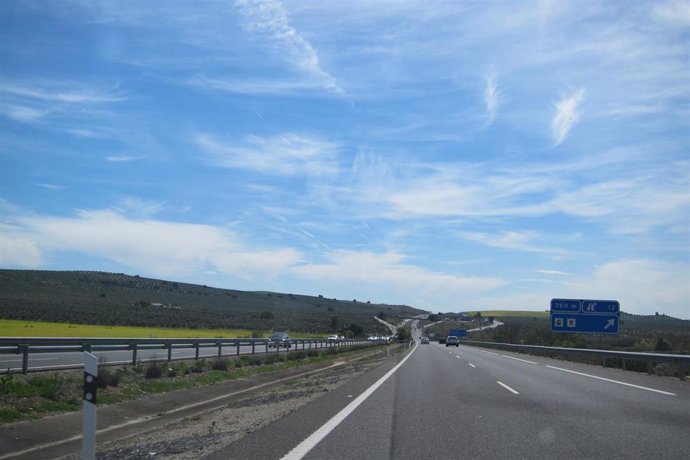 Archivo - Autovía A-4 a su paso por la provincia de Jaén.