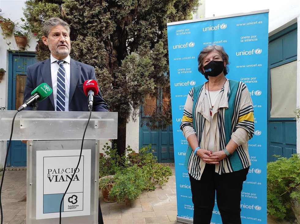 Ángel Cañadilla y Claudia Zafra, en el Palacio de Viana de Córdoba.