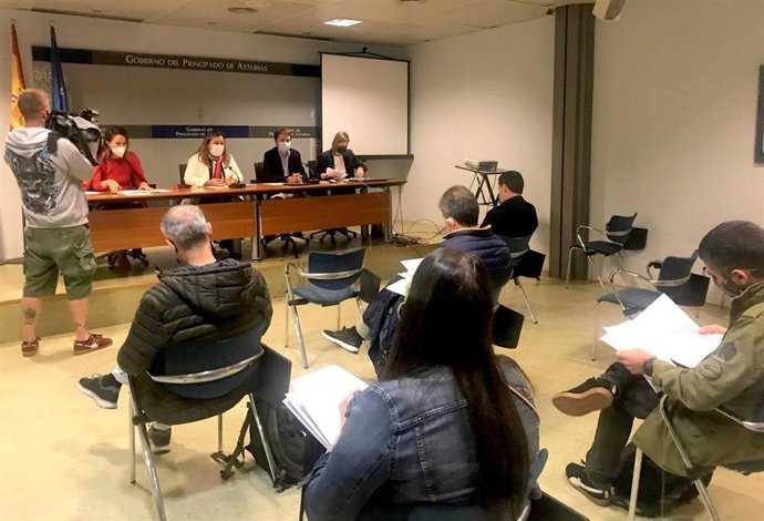 La consejera de Educación, Lydia Espina, se reúne con las organizaciones sindicales integrantes de la Junta de Personal Docente no Universitario y con la patronal y las organizaciones sindicales representativas de la concertada