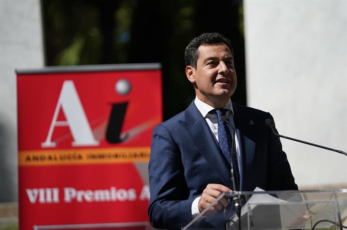 El presidente de la Junta de Andalucía, Juanma Moreno, en Benahavís (Málaga)