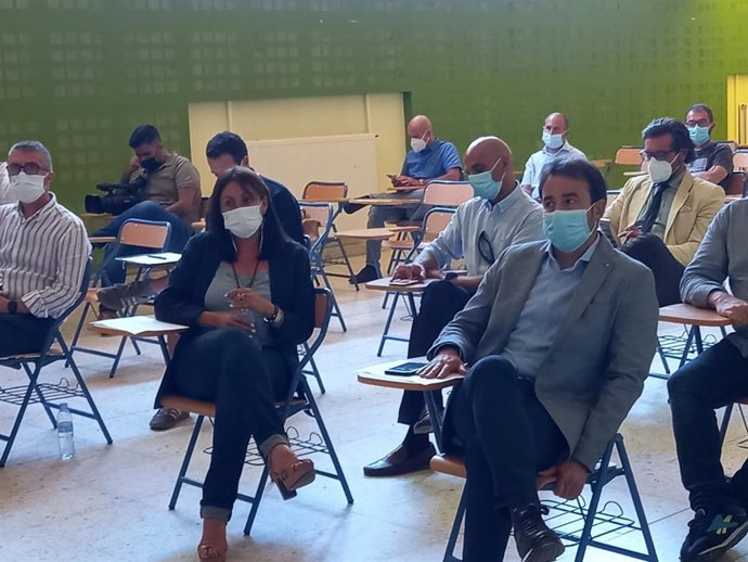 La delegada de Educación y Deporte en Huelva, Estela Villalba, en su visita La Palma del Condado.