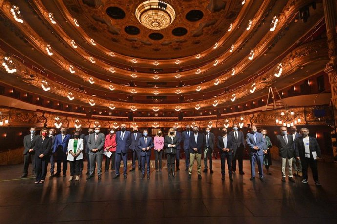 El presidente de la Generalitat, Pere Aragons, ha encabezado la reunión extraordinaria del Patronado de la Fundació del Gran Teatre del Liceu en la que han reelegido a Salvador Alemany como presidente por cinco años más