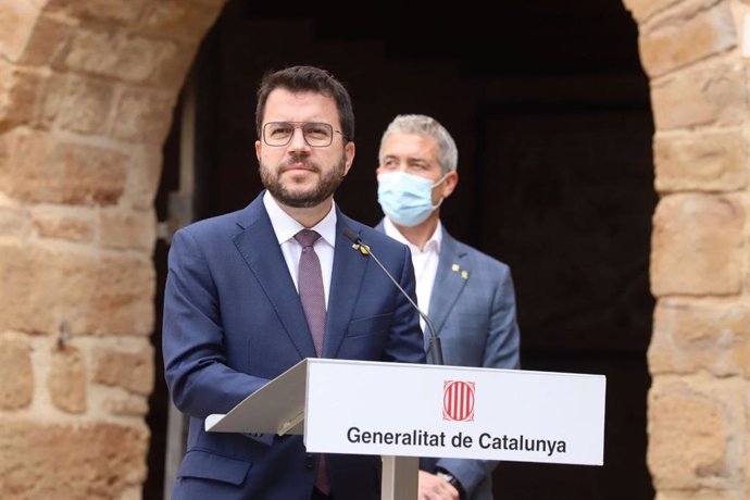El presidente de la Generalitat, Pere Aragons, y el conseller de Educación, Josep González-Cambray.