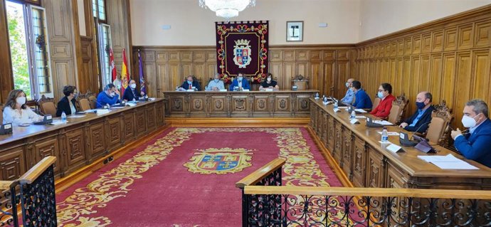 Reunión de instituciones y agentes económicos.