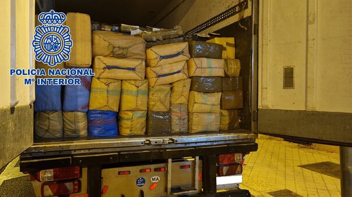 Camión con hachís localizado por la Policía Nacional