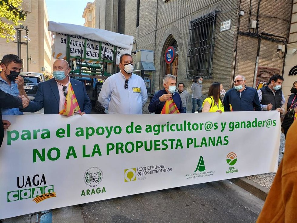 Los dirigentes agrarios en la cabecera de la manifestación contra la PAC.