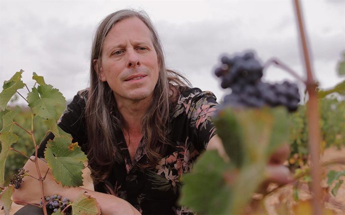 El compositor californiano Ken Stringfellow durante la grabación del spot en Jumilla