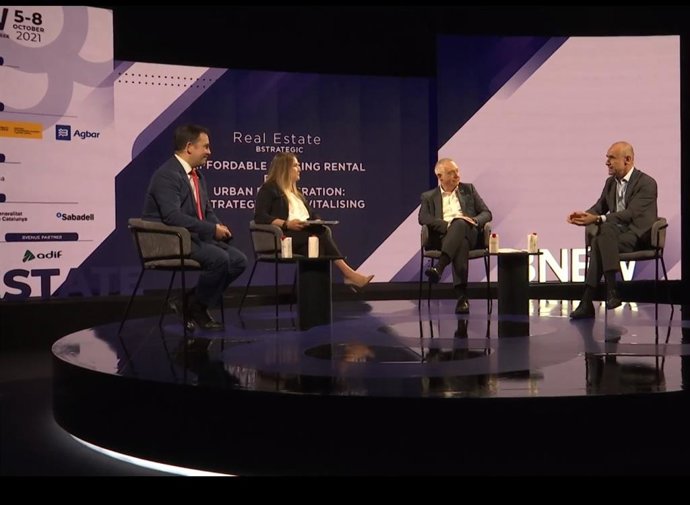 El delegado de Hábitat Urbano, Turismo y Cultura, Antonio Muñoz, en un foro de Barcelona.