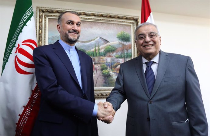 El ministro de Exteriores de Irán, Hossein Amir Abdollahian, y su homólogo libanés, Abdalá Bou Habib.