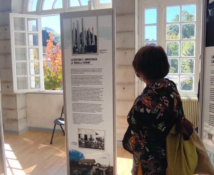 La exposición 'Fronteras de Hormigón' se exhibe en la oficina de turismo de Maule
