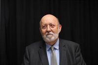 Tezanos ve como "un hecho insólito" su citación como imputado y dice que ha recibido el apoyo del Gobierno