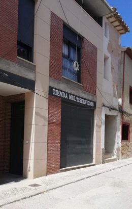 Cs Samper de Salz lamenta que la tienda del municipio continúe cerrada tras seis meses sin este servicio.