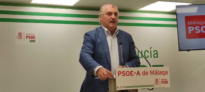 Javier Carnero, parlamentario del PSOE-A en rueda de prensa