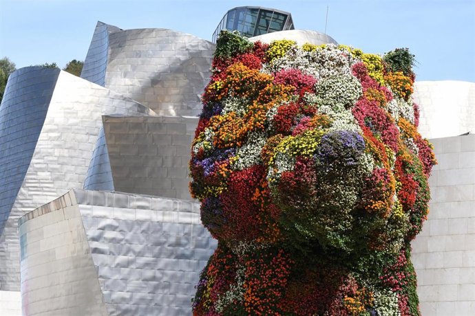 Puppy, en la entrada del Museo Guggenheim Bilbao