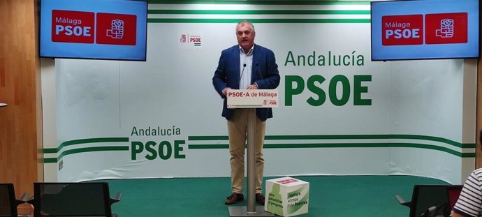 Javier Carnero, parlamentario del PSOE-A en rueda de prensa