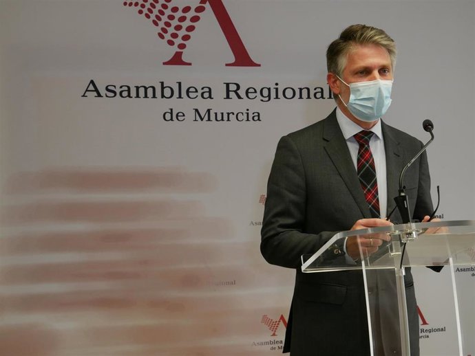 El diputado regional del PP, Víctor Martínez-Carrasco