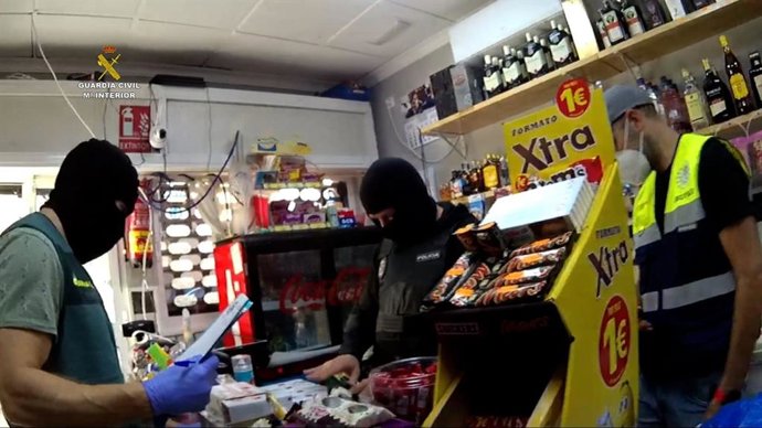 Dan en Melilla el mayor golpe al tráfico de las cápsulas del 'gas de la risa', usado como droga por jóvenes.