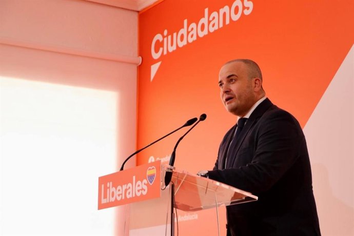 El portavoz adjunto de Ciudadanos (Cs) en el Parlamento andaluz, Julio Díaz, en rueda de prensa.