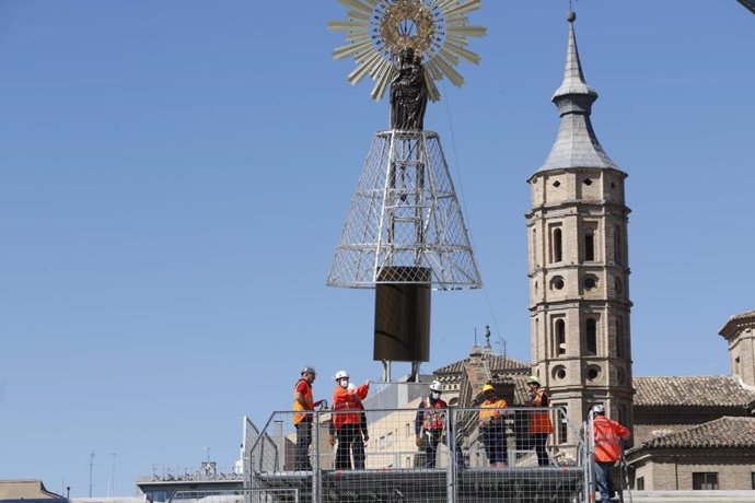 Imagen de la Virgen del Pilar en la estructura para la Ofrenda de Flores 2021.