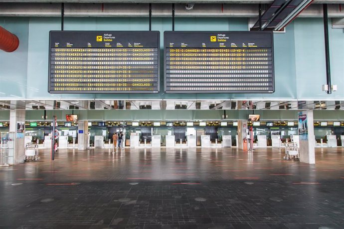 Una de las salas del aeropuerto de La Palma vacío, después de su cierre como consecuencia de la nube de ceniza del volcán de Cumbre Vieja, a 24 de septiembre de 2021, en La Palma, Santa Cruz de Tenerife, Canarias (España)