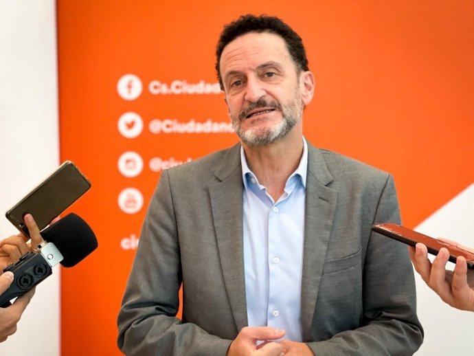 El vicesecretario general de Ciudadanos (Cs), Edmundo Bal, durante unas declaraciones a los medios en la sede nacional del partido.