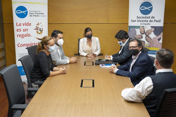 Archivo - La reunión del Ayuntamiento de San Fernando con la Sociedad San Vicente de Paúl.