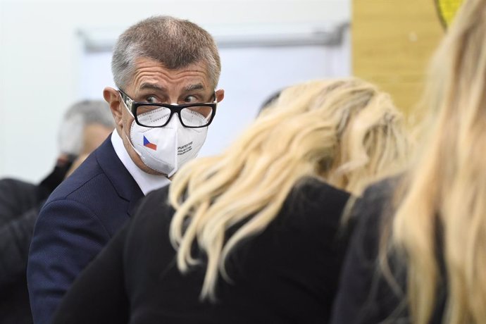 08 October 2021, Czech Republic, Lovosice: Andrej Babis, Prime Minister of Czech Republic, casts at a polling station. during the Czech parliamentary election. Photo: Deml Ondej/CTK/dpa