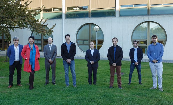 El profesor Mark Z. Jacobson (4 por la izquierda) en su visita a la UPNA