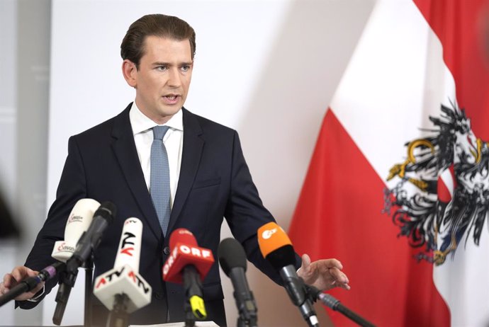 08 October 2021, Austria, Vienna: Austrian Chancellor Sebastian Kurz gives a press statement on the government crisis at the Federal Chancellery. Kurz said on Friday that there was no reason for him to resign as head of a coalition government despite a 