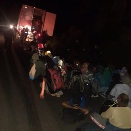 Un grupo de 126 migrantes rescatados de un contenedor abandonado en Guatemala