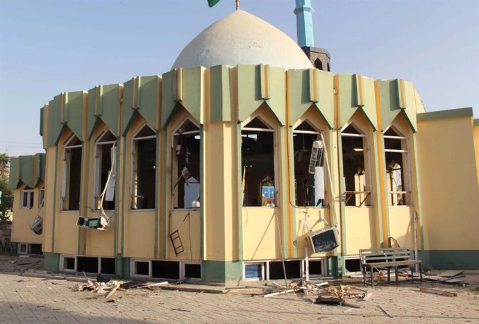 (211008) -- KUNDUZ, Oct. 8, 2021 (Xinhua) -- Photo taken on Oct. 8, 2021 shows the site of an explosion at a mosque in Kunduz city, northern Afghanistan. At least 18 worshipers were killed and over 50 others wounded when a bomb attack hit a mosque durin