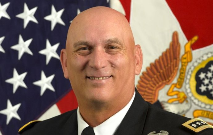 El general retirado Raymond T. Odierno