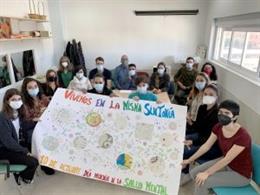 El equipo del Hospital de Día de Salud Mental del Hospital Virgen Macarena de Sevilla celebra el día mundial de la enfermedad.