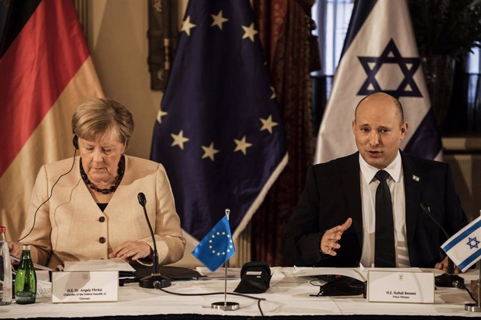 Angela Merkel y Naftali Bennett