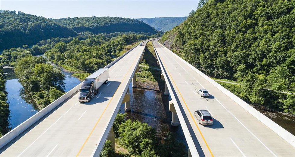 Archivo - Indra une Inteligencia Artificial y fibra óptica para aumentar la seguridad en las carreteras