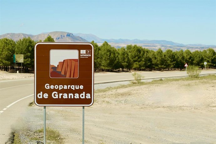 El Geoparque de Granada comienza a instalar la señalización oficial