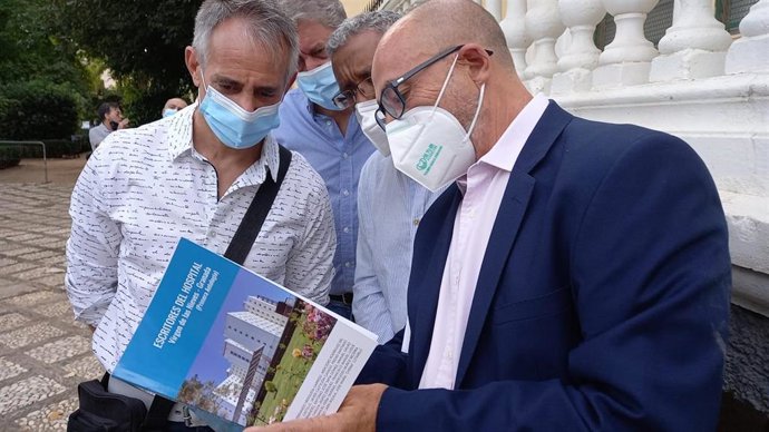 Profesionales del Hospital que han participado en la antología