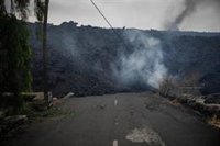 La nueva colada de lava destruye las pocas edificaciones que quedaban en pie al norte de Todoque (La Palma)