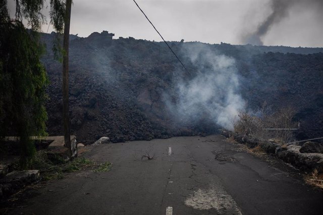 La lava del volcán llega al núcleo urbano de Todoque, a 21 de septiembre de 2021