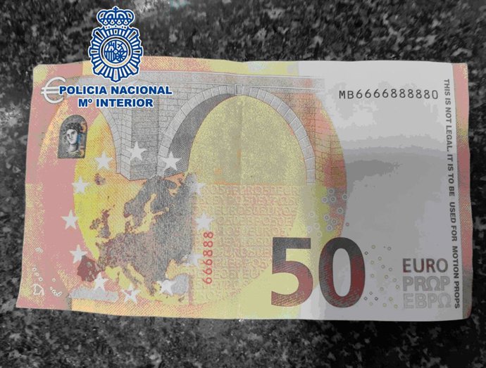 Archivo - Billetes falsos de 50 euros