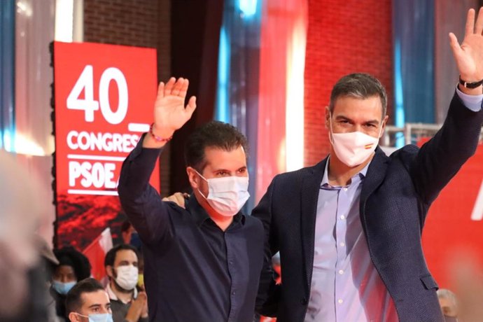 Tudanca y Sánchez, durante su participación en el acto del partido en Ponferrada.