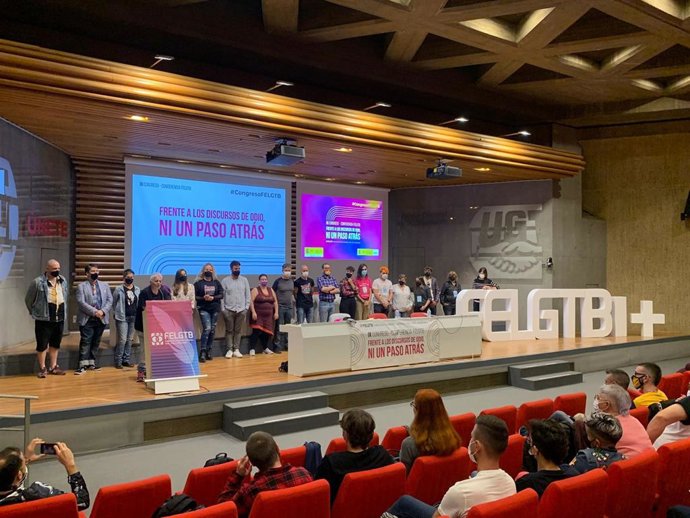 Uge Sangil, reelegida presidenta de FELGTBI+