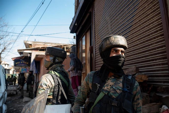 Archivo - Tropas paramilitares de India.