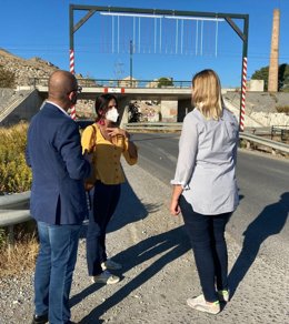 El PP alerta de los "problemas" provocados por la "falta de altura" del gálibo en la carretera GR-3406.