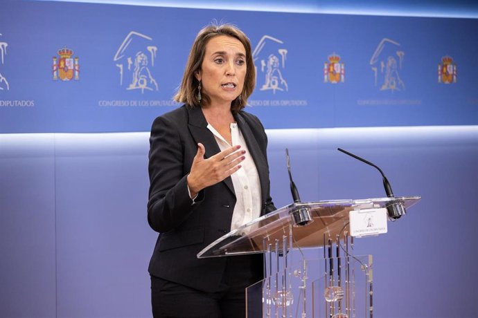 La portavoz parlamentaria del PP, Cuca Gamarra, durante una rueda de prensa posterior a la Junta de Portavoces en el Congreso de los Diputados, a 5 de octubre de 2021, en Madrid, (España)