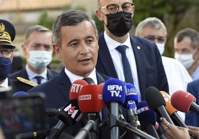 Archivo - 09 August 2021, France, Saint-Laurent-sur-Sevre: French Interior Minister Gerald Darmanin (C) speaks during a press conference after a french catholic priest, aged 60, has been found dead today in Saint-Laurent-sur-Sevres, Western France. Phot