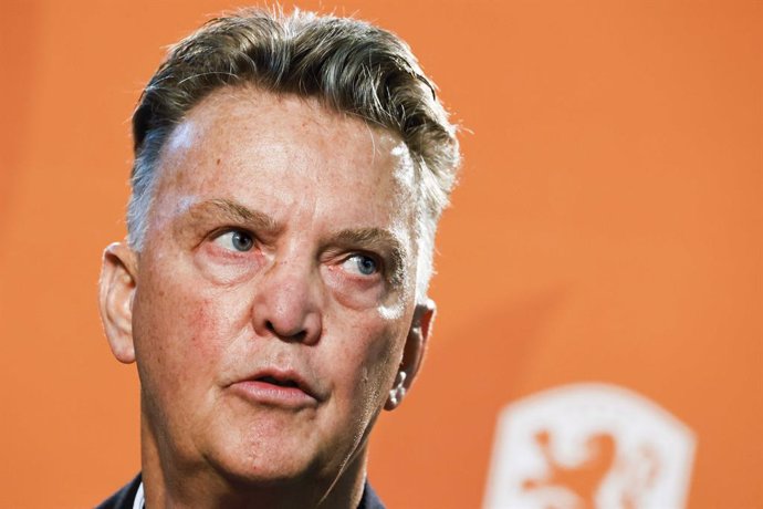 Archivo - 31 August 2021, Netherlands, Zeist: Louis van Gaal, coach of the Dutch national team, speaks during a press conference at the KNVB campus. The Dutch national team is preparing for the World Cup qualifier against Norway in Zeist. Photo: Maurice